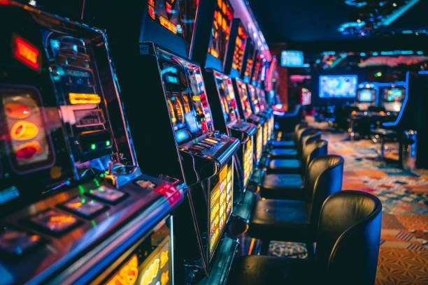 bonus288 live-dealer studio with multilingual dealers operating baccarat and roulette tables during tournament season